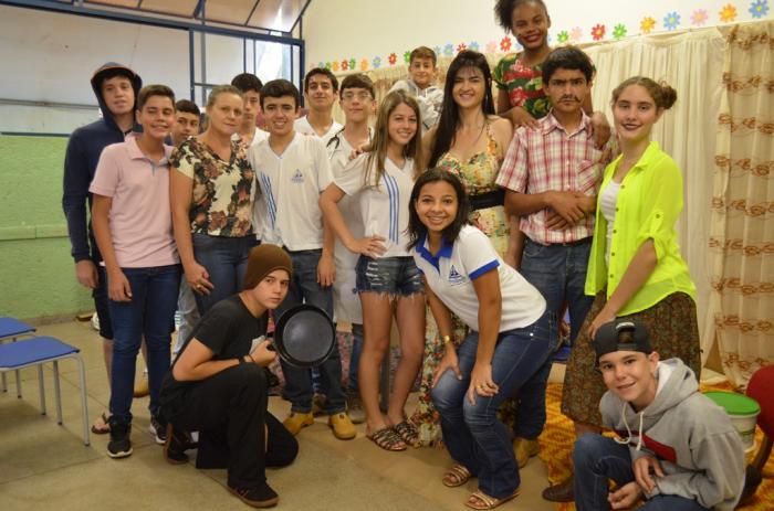 Escola Estadual Nossa Senhora da Piedade de Lagoa Formosa realiza II Feira do Conhecimento