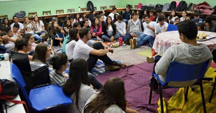     Escola Estadual Nossa Senhora da Piedade realiza 1º Café Filosófico com a presença da Psicóloga Liliane Borges