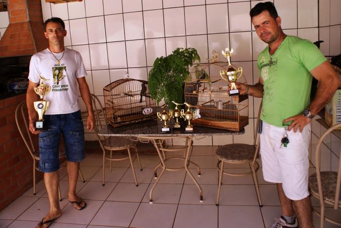 Criadores de pássaros da cidade de Patos de Minas falam sobre a paixão pelos pequenos cantantes