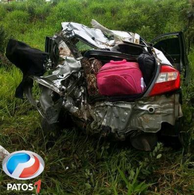 Criança de 08 anos morre e outras quatro pessoas ficam gravemente feridas em acidente na BR 365 próximo à cidade de Buritizeiro Criança de 08 anos morre e outras quatro pessoas ficam gravemente feridas em acidente na BR 365 próximo à cidade de Buritizeiro