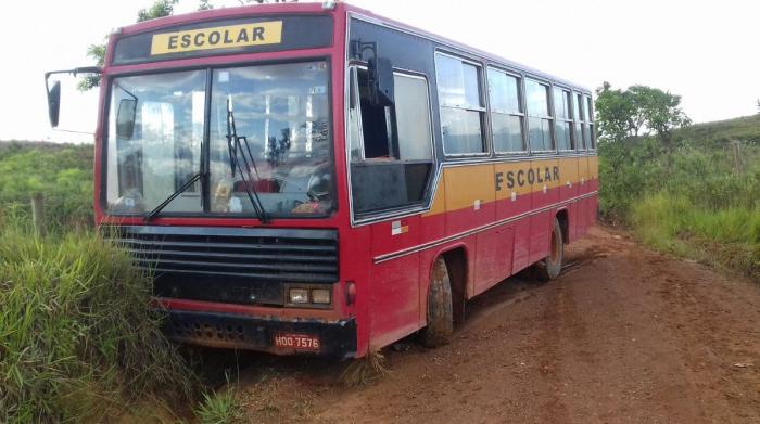 Estradas da região de Campo Alegre começam a ser recuperadas após alunos correr riscos de ficar sem transporte escolar