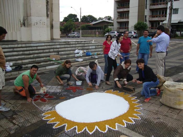 Celebração de Corpus Christi atrai milhares de fiéis da Igreja Católica em Patos de Minas