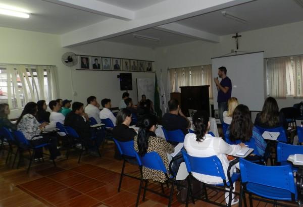 São Gotardo sedia workshop sobre mídias sociais e palestrante Gustavo Patrício oferece dicas sobre Facebook