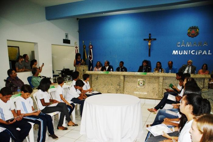 Câmara Municipal de Lagoa Formosa entrega diplomas aos vereadores mirins eleitos nas escolas do município