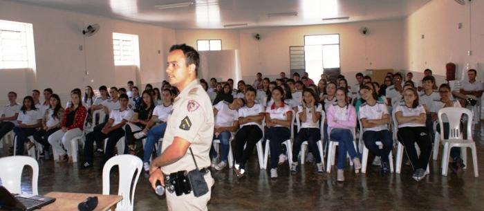 Palestras para estudantes e blitz educativa fazem parte da Semana Nacional do Transito em Lagoa Formosa