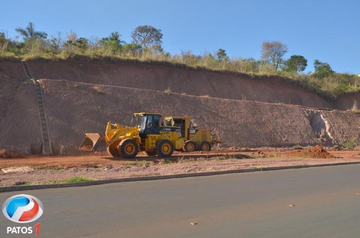 Após paralisação de 10 meses obras do prolongamento da Avenida Fátima Porto são retomadas em Patos de Minas