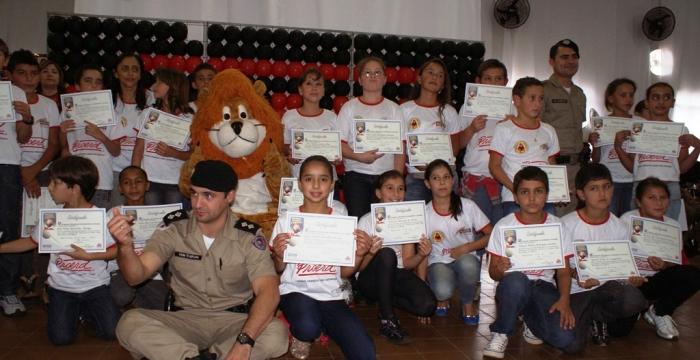 PROERD de Lagoa Formosa realiza formatura de 130 estudantes assistidas do programa