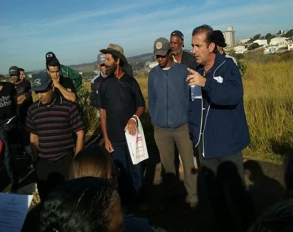 Mesmo pressionados funcionários públicos de Patos de Minas realizam manifestação para diminuir jornada de trabalho  para seis horas