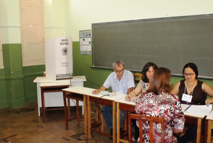 Eleitores de Patos de Minas vão urnas para escolher os próximos governantes do país, entre eles, Presidente da República