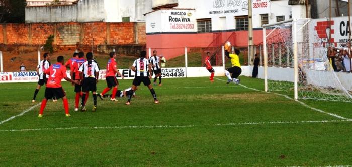 Em jogo equilibrado Santa Cruz vence o Presidente Olegário e assume o primeiro lugar na tabela de classificação do Torneio Regional