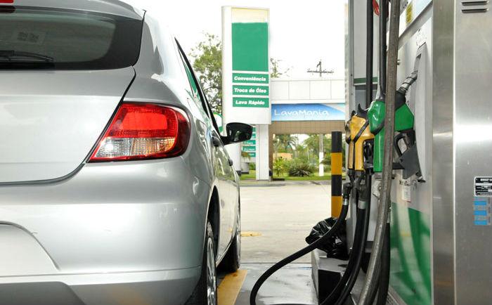 Petrobrás anuncia reajuste nos preços da gasolina e do diesel a partir de hoje 