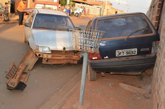 Motorista atinge veículo estacionado no Bairro Cidade Nova em Lagoa Formosa e acaba detido por embriaguez e desacato