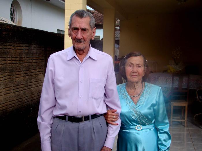 Casal da cidade de Presidente Olegário resiste à prova do tempo e celebra 70 anos de casamento