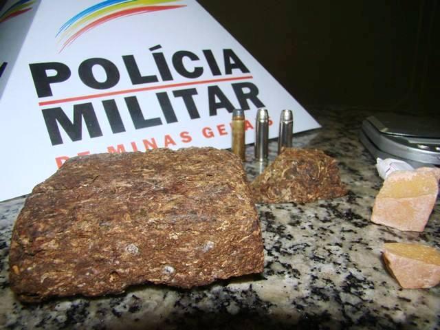 Polícia Militar apreende munições, dinheiro e drogas no Bairro Américo Caetano em Presidente Olegário