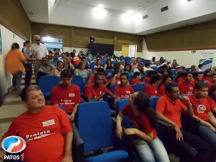  Projetos Sociais Golfinho e Novos Horizontes realizam solenidade para formatura dos alunos no SEST/SENAT em Patos de Minas. 