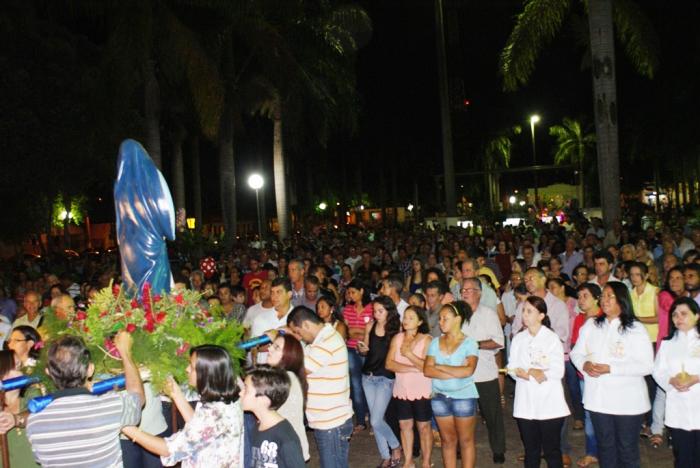 Milhares de fiéis acompanham celebração de Sexta-Feira Santa na cidade de Lagoa Formosa