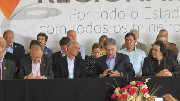 Governador de Minas Gerais é recebido com protestos em Patos de Minas no 12º Fórum Regional de Governo