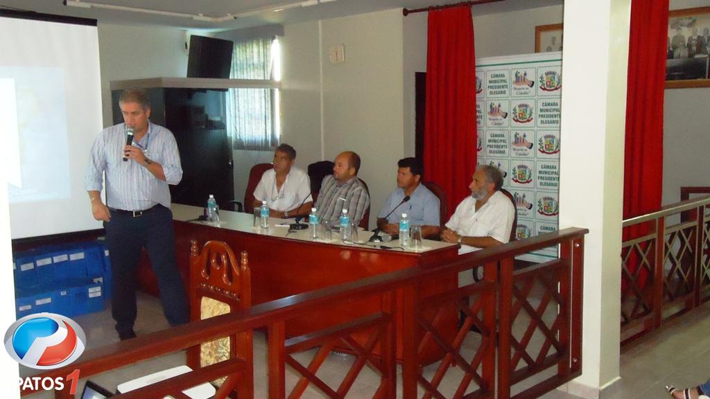 clique para ampliar Prefeito de Presidente Olegário faz reunião com representantes da virtual conection para tratar da implantação da empresa na cidade.