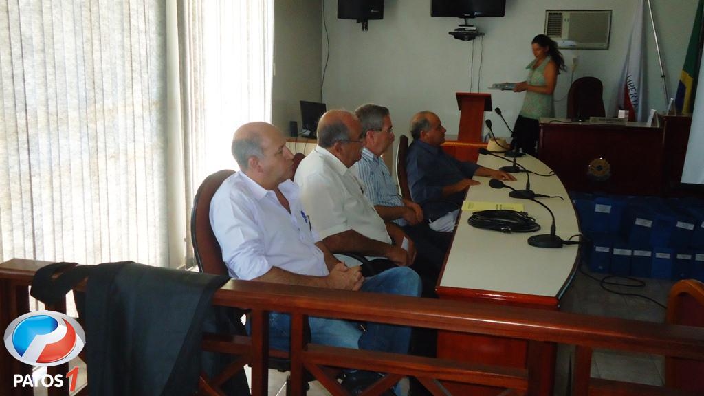 clique para ampliar Prefeito de Presidente Olegário faz reunião com representantes da virtual conection para tratar da implantação da empresa na cidade.