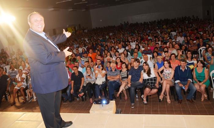 Público lota o LTC em Lagoa Formosa para curtir show de risos de “Nerso da Capetinga” e artistas regionais