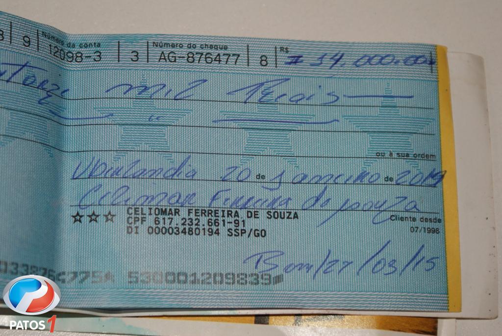 clique para ampliar Vendedor de sementes é encaminhado para a delegacia em Lagoa Formosa com cheque de 14 mil reais que seria produto de furto