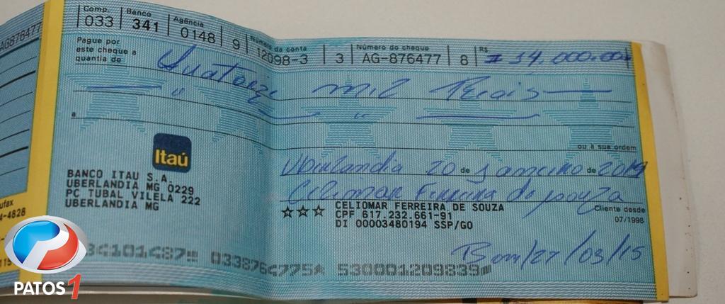 clique para ampliar Vendedor de sementes é encaminhado para a delegacia em Lagoa Formosa com cheque de 14 mil reais que seria produto de furto