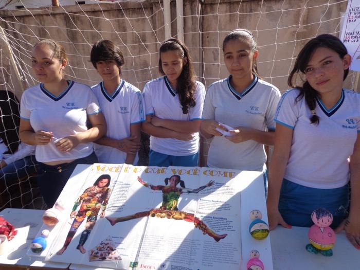 	1ª Feira de Saúde da Escola Estadual Professor Antônio Dias Maciel é realizada na quadra da escola