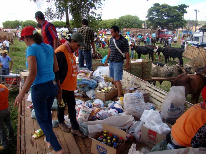 Cavalgada e passeio com carros de bois marcaram o início dos eventos do 5º rodeio da solidariedade em PO