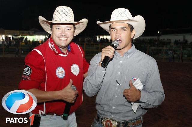 Peão de Uberaba vence rodeio em touros no 8º Rodeio da Solidariedade de  Presidente Olegário