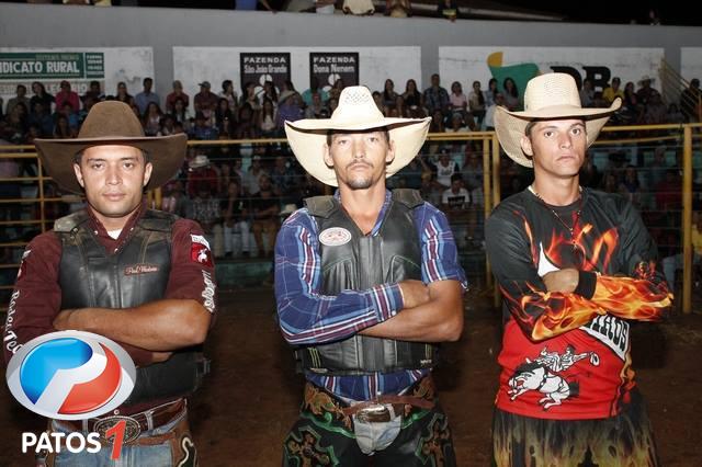 Peão de Uberaba vence rodeio em touros no 8º Rodeio da Solidariedade de  Presidente Olegário