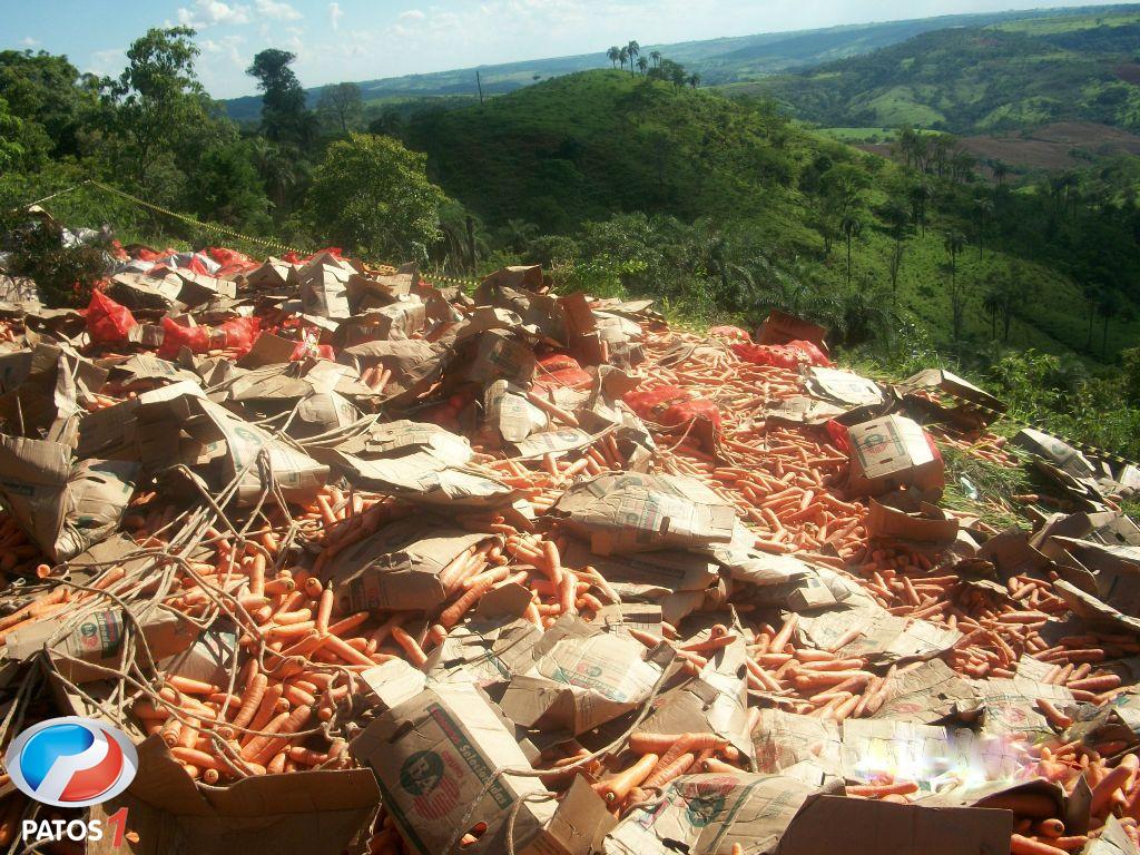 clique para ampliar Rapaz morre e jovem fica presa nas ferragens em acidente na BR 354