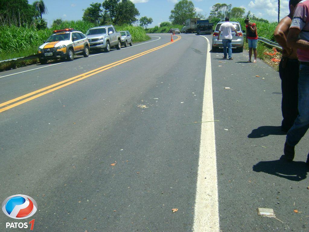 clique para ampliar Rapaz morre e jovem fica presa nas ferragens em acidente na BR 354