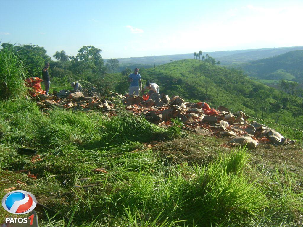clique para ampliar Rapaz morre e jovem fica presa nas ferragens em acidente na BR 354