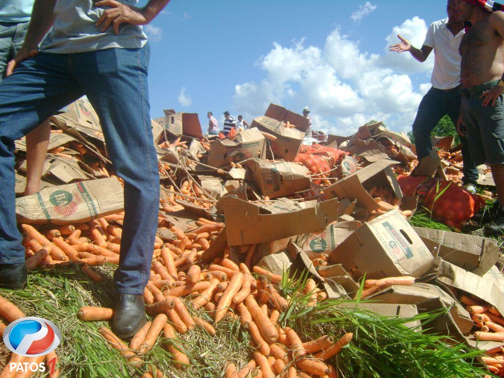 clique para ampliar Rapaz morre e jovem fica presa nas ferragens em acidente na BR 354