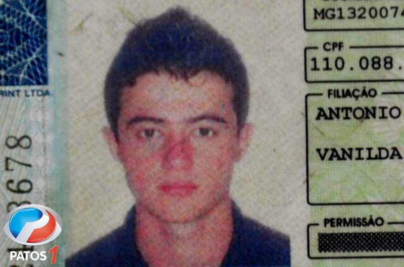 clique para ampliar Rapaz morre e jovem fica presa nas ferragens em acidente na BR 354