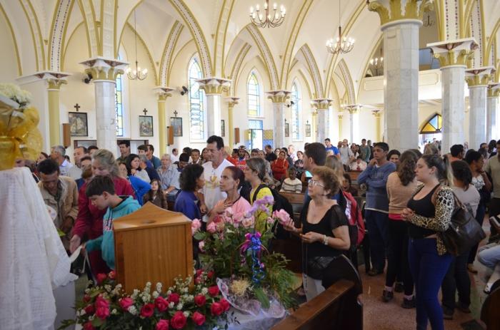 Festa de Nossa Senhora da Piedade em Lagoa Formosa tem início com missa, barracas e chegada de romeiros à cidade