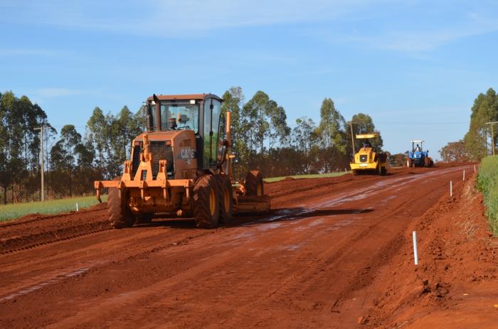 Prefeito de Lagoa Formosa José Wilson Amorim inicia obras de asfaltamento da estrada que liga a cidade ao Distrito de Monjolinho