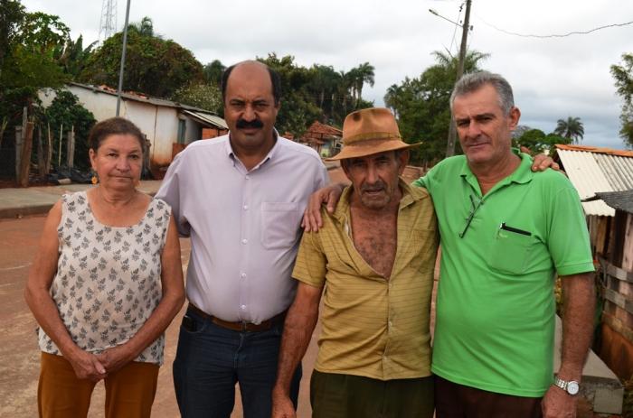 Prefeitura de Lagoa Formosa realiza melhorias nas ruas de Limeira e constrói calçadas