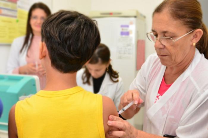 Postos de saúde de Patos de Minas já vacinam meninos contra o HPV por demanda espontânea