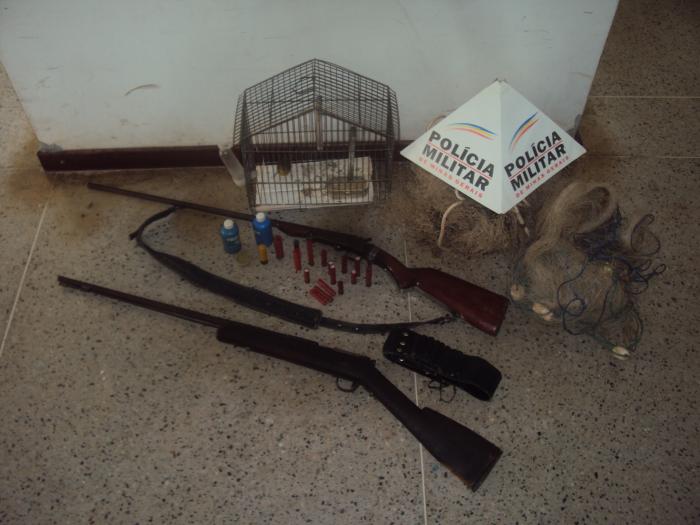 Polícia Militar Ambiental de São Gonçalo do Abaeté apreende espingardas e materiais de pesca em fazenda do município