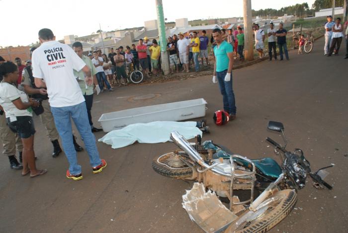 Motoqueiro de 43 anos morre em colisão frontal com caminhão no Bairro Santa Cruz na cidade de Lagoa Formosa