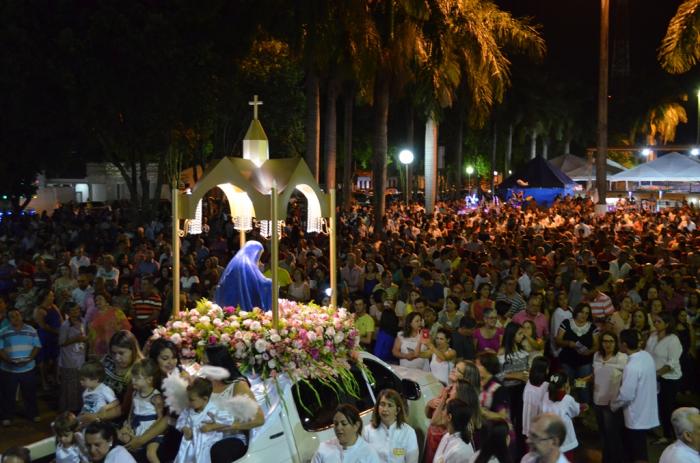 Multidão de fiéis acompanha missa e procissão de encerramento da Festa em louvor á Nossa Senhora da Piedade em Lagoa Formosa