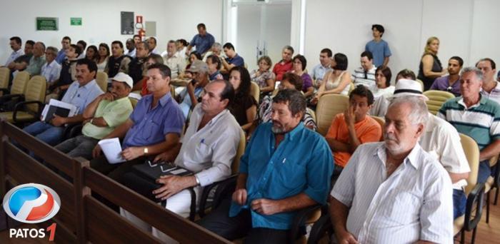 Câmara realiza Audiência Pública sobre lotes vagos e lixos depositados em terrenos baldios em Patos de Minas