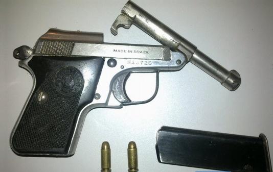 PM de Lagoa Grande apreende arma de fogo com mulher