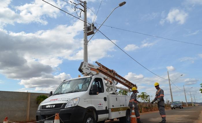 Prefeitura de Lagoa Formosa realiza instalação de iluminação pública no Bairro Planalto II