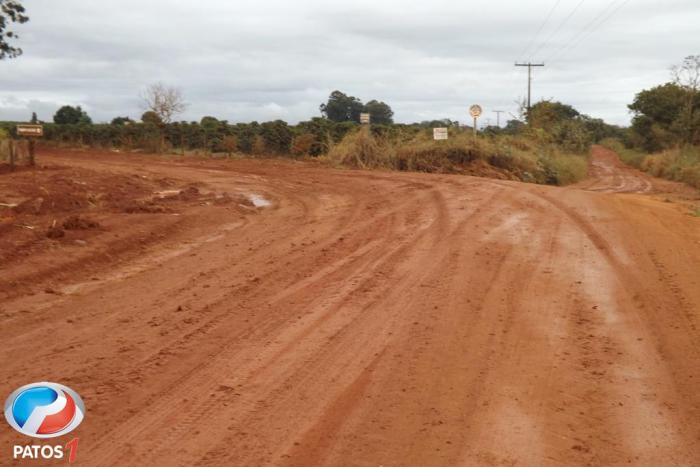 Prefeitura Municipal de Lagoa Formosa amplia estrada que dá acesso à região de Campo Alegre