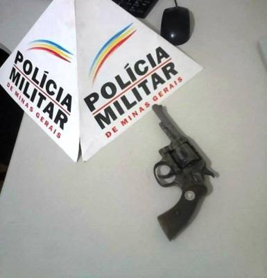  Polícia Militar de Carmo do Paranaíba apreende arma de fogo em Quintinos e encaminha proprietário para a delegacia