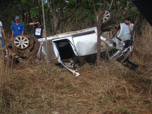 Acidente na MGC 354 próximo à cidade de Presidente Olegário deixa três jovens feridos