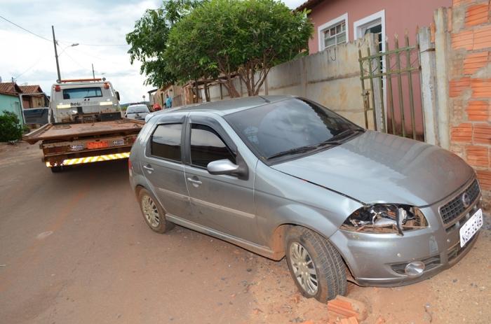 Após arrancar arvore e lixeira com veículo em Lagoa Formosa motorista foge e não é mais localizado para prestar esclarecimento