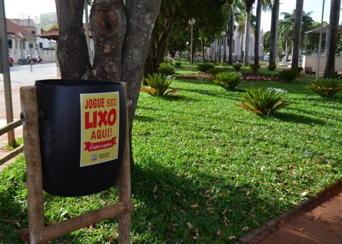 Revitalização da Praça Nossa Senhora da Piedade em Lagoa Formosa inclui lixeiras ecológicas e novo gramado